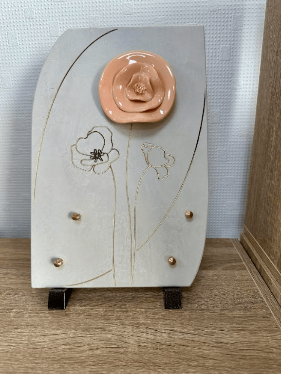 Le fleurissement régulier de l’emplacement